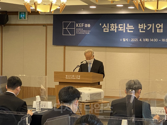 손경식 한국경제인총연합회 회장이 반기업정서 인식 개선에 적극 나서겠다고 밝혔다. 사진은 손경식 한국경제인총연합회 회장이 발언하고 있는 모습. <이상현 기자>